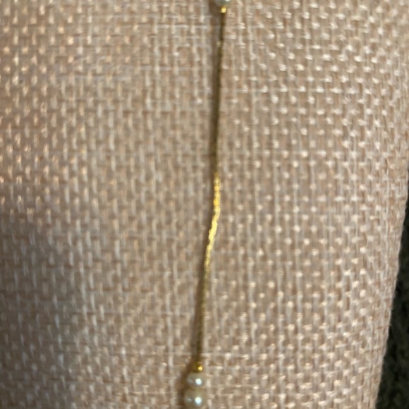 Elegant Gold Necklace with Pearls - Picture 2 of 4